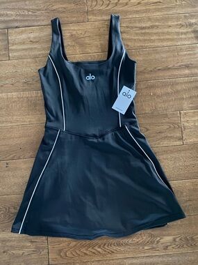 ALO Yoga Black Active Tank with White Logo
